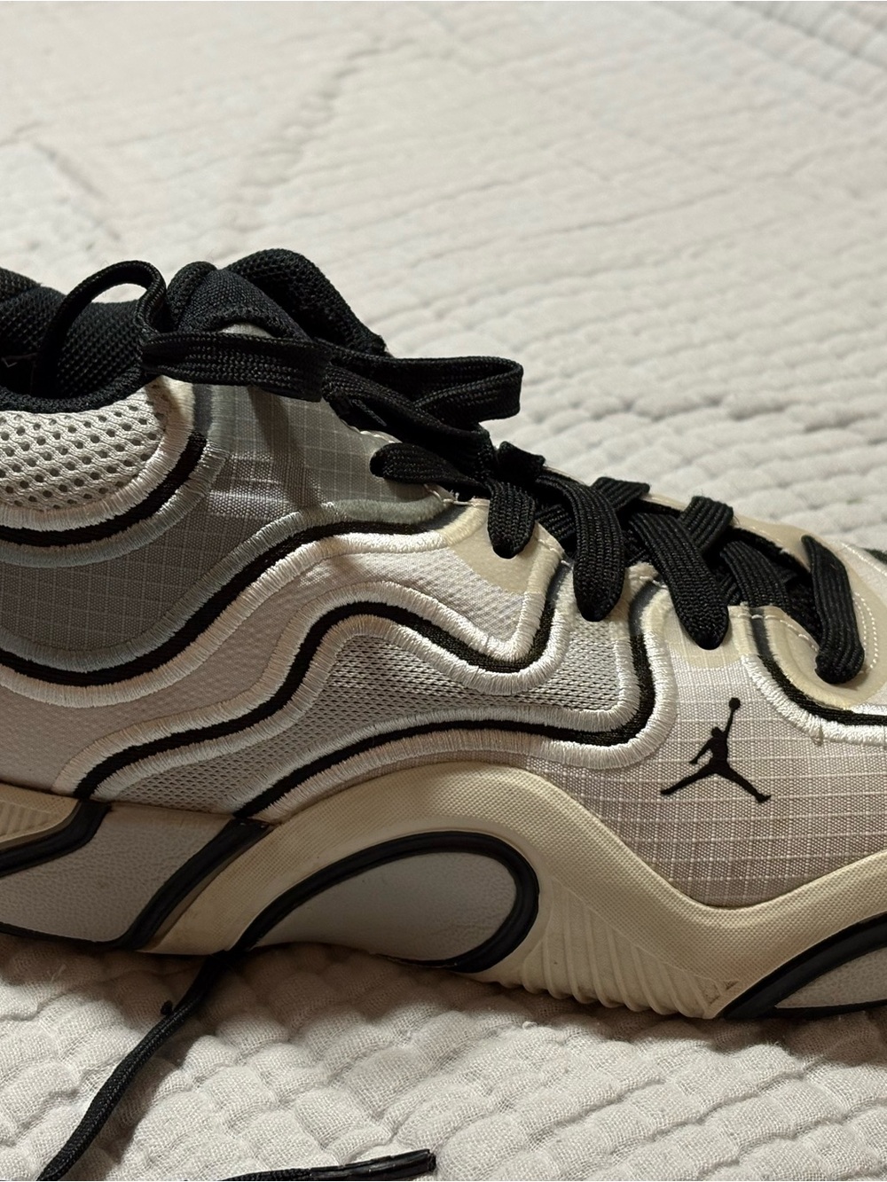 Jordan Kids Cream and Black Wave-Detail Sneakers